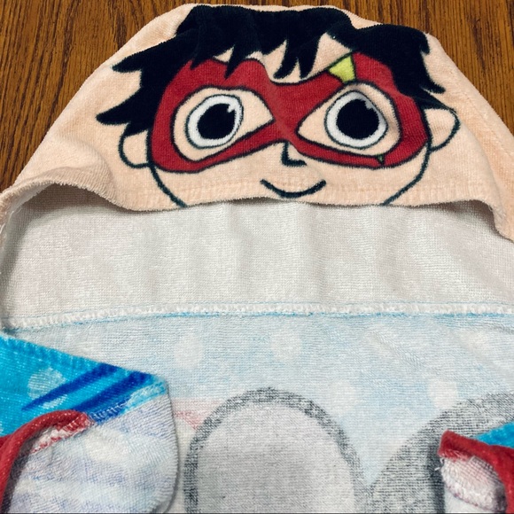 ❤️‍🔥 (5/20)
 Ryan’s World Masked Hero Hooded Towel 24x50 - Picture 5 of 6